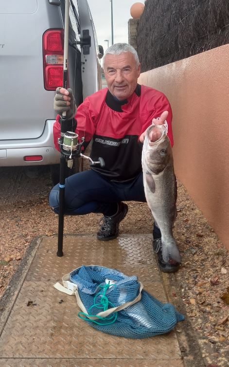 Philippe Michaud pche un bar franc au buldo